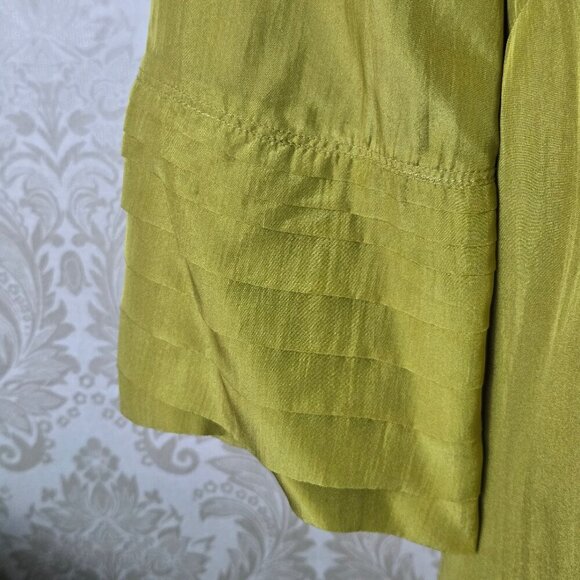 Burberry London Size 4 100% Silk Chartreuse Green Dress 3/4 Sleeve Pleat Detail - Picture 2 of 11